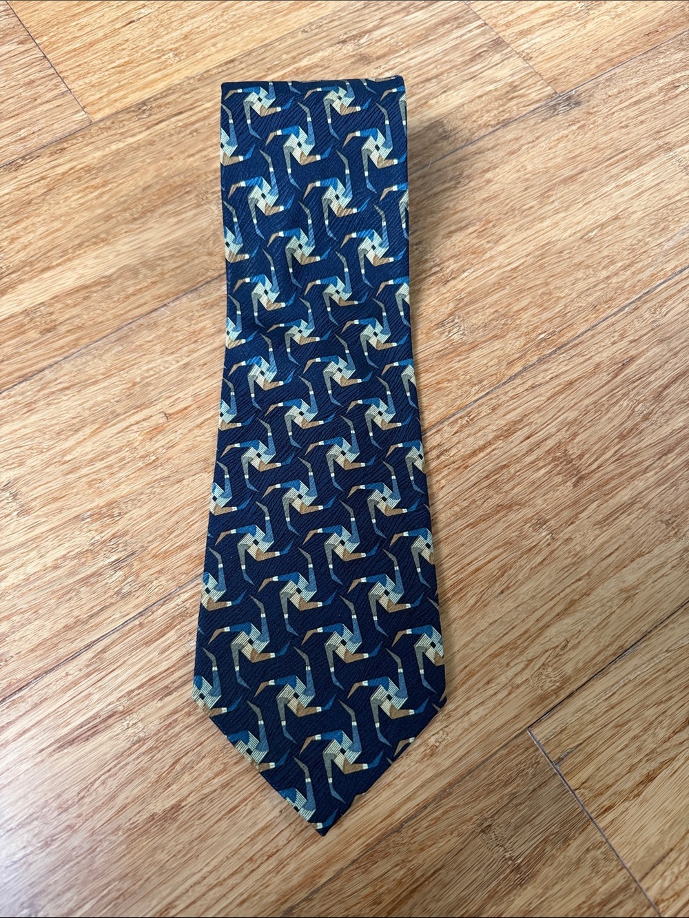 (8t)JHANE BARNES Original Fabric 100% Silk Abstract Geometric Tie Made in Japan